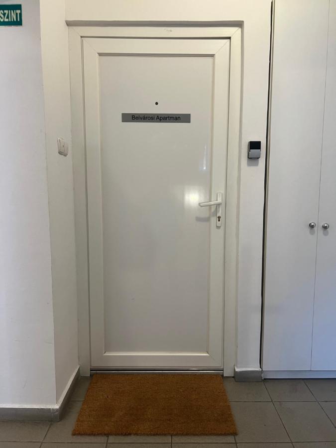 Belvarosi Apartman Eger Luaran gambar