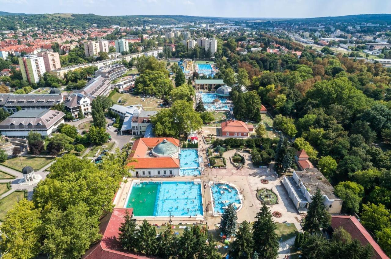 Belvarosi Apartman Eger Luaran gambar