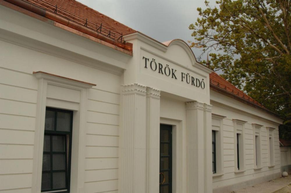 Belvarosi Apartman Eger Luaran gambar